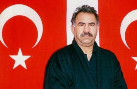 أوجلان يدعو حزب العمال الكردستاني إلى إلقاء السلاح وحل نفسه