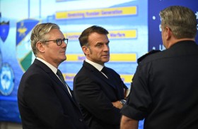 ماكرون يختتم زيارة لبريطانيا باتفاق لتعزيز التحالف العسكري