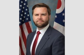 فانس يدعو الأميركيين إلى «اختيار مسار جديد» 