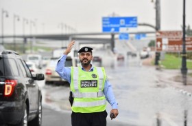 شرطة الشارقة تدعو السائقين وأفراد الجمهور إلى توخي الحيطة والحذر خلال الأجواء الماطرة