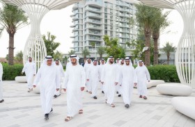 ولي عهد رأس الخيمة يتفقد سير العمل في مشاريع «رأس الخيمة العقارية» بميناء العرب