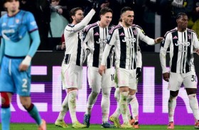 يوفنتوس وروما يبقيان قريبين من ثلاثي الصدارة