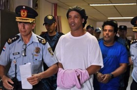 رونالدينيو يروي تفاصيل حياته السرية في السجن