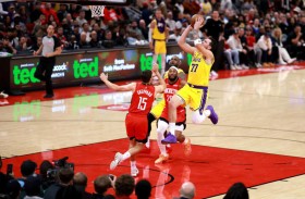 دونتشيتش يقود ليكرز إلى فوزه السادس تواليا.. وسبيرز يُسقط كليبرز 