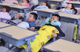 قسط من النوم في الفصل لكسر اليوم الدراسي