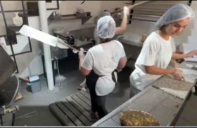 من البنك إلى الفرن.. تفتح مشروعا لتمكين النساء