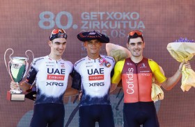 دراجا «الإمارات للدراجات» يفوزان بالمركزين الأول والثاني في «سباق جيتكسو»