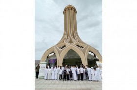 منتسبو ولاعبو نادي مليحة الرياضي يزورون النصب التذكاري للمقاومة في خورفكان