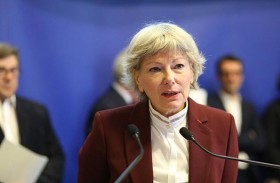 انتقادات حادة لفرنسا لبطء طرح لقاحات كوفيد-19 