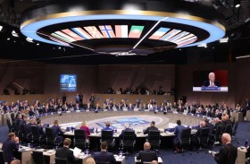 الأضواء تبتعد عن «سيد الإليزيه» الضعيف في قمة الناتو