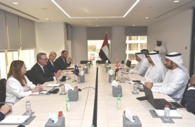 وكيل وزارة المالية يلتقي مع رئيس مجلس الأعمال الأسترالي الإماراتي والوفد المرافق