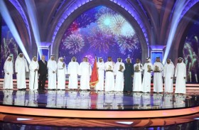 نهيان بن زايد يتوج الشاعر الإماراتي مساعد الحارثي ببيرق «شاعر المليون» للموسم العاشر