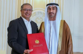 رئيس كولومبيا يتسلم أوراق اعتماد سفير الإمارات