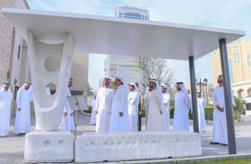 حميد النعيمي يتفقد نموذجا لموقف حافلات النقل العام في عجمان بتقنية ثلاثية الأبعاد