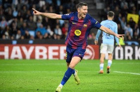 هاتريك ليفاندوفسكي يقلّص الفارق لبرشلونة مع ريال