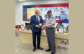 وزير الداخلية في ولاية بافاريا الألمانية يزور أكاديمية سيف بن زايد