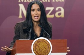 سلمى حايك في مهمة عالمية لرد الاعتبار للمكسيك