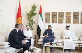 منصور بن زايد يلتقي رئيس مجلس الوزراء في قرغيزستان على هامش القمة العالمية للحكومات