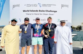 البريطاني رايدر ينجح في السباحة حول جزر العالم