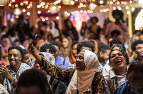 الشباب السودانيون بين أحلام محطمة وأمل لا يخبو 