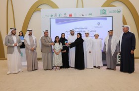 الفريق ضاحي خلفان تميم يكرم الأسر الفائزة بجائزة سعيد بن لوتاه لرعاية الأبناء في الدورة الخامسة 2022م