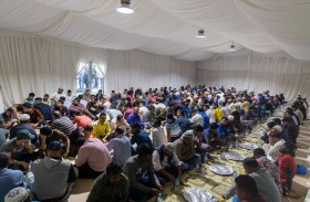 موائد إفطار صائم للهلال الأحمر تستقبل  مئات الصائمين بالدولة في أول أيام الشهر الفضيل