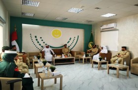 مركز شرطة حتا ومكتب المناطق البرية يبحثان سبل التعاون المشترك