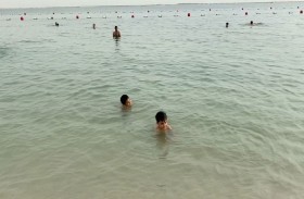 شرطة أبوظبي تحذر من ترك الأطفال على الشواطئ دون رقابة