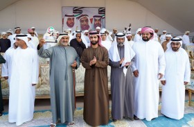 تتويج الفائزين بمزاينة الإبل في مهرجان محمد بن زايد لسباقات الهجن 