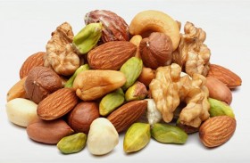 خمسة أطعمة طبيعية يمكنها مساعدتنا في نوم هانئ