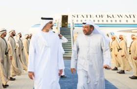 استقبله خالد بن محمد بن زايد..نائب رئيس مجلس الوزراء وزير الدفاع الكويتي يصل إلى البلاد
