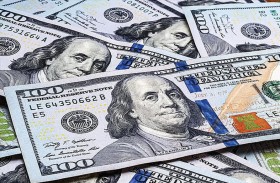 الدولار يهبط مع ترقب اجتماعات بنوك مركزية واستمرار صراع الشرق الأوسط 