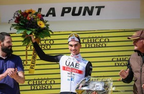 الإمارات للدراجاتيحقق فوزاً مهماً في المرحلة الخامسة من «طواف سويسرا» 