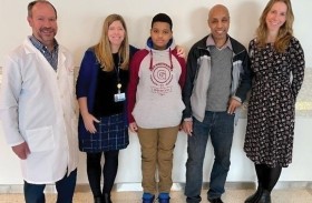 طفل يسمع لأول مرة بعد علاج جيني متطوّر