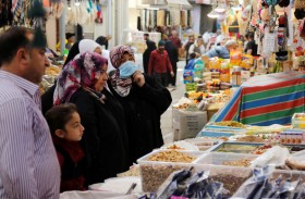 العراقيون يستقبلون رمضان بغصة وجيوب فارغة 