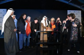 نهيان بن مبارك يشهد حفل تكريم أدونيس في ختام مهرجان هاي أبوظبي