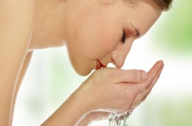 علامات تدل على أنك لا تغسلين وجهك بشكل كافٍ
