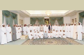 السفير البريطاني: الإمارات تلعب دوراً ريادياً على الساحة الدولية في تقديم المساعدات الإنسانية لقطاع غزة