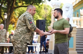 روسيا تحشد قواتها بجنوب أوكرانيا.. وكييف تشن هجمات مضادة