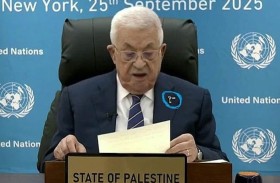 «دبوس» على صدر عباس يثير غضب تل أبيب