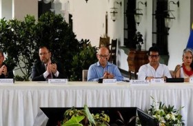  اتفاق بين الحكومة الكولومبية ومتمردي «جيش التحرير 