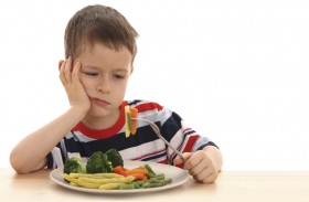 طفلك مصاب بالسكري؟ نصائح لتشجعه على تناول الأكل الصحي