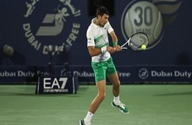 ديوكوفيتش يعود للتنس بانتصار في دبي