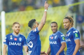 الهلال يتفوق على النصر ويبلغ نصف النهائي 