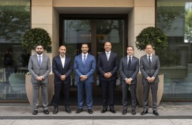 سلطان بن أحمد القاسمي يشهد توقيع صفقة استحواذ «أرادَ» على «ريجال» الإنجليزية