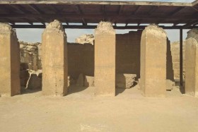 طقوس ومادة زيتية تثير الجدل في مقبرة شهيرة بمصر