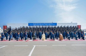 منصور بن زايد يشهد حفل تخريج المرشحين الطيارين 