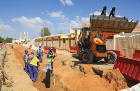بلدية مدينة العين تواصل مشروع رفع كفاءة الطرق والبنية التحتية في الشعبيات القديمة