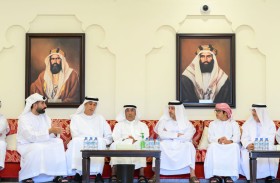 هزاع بن زايد يقدم واجب العزاء في وفاة محمد أحمد غانم السويدي