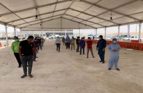 مستشفيات الظفرة تواصل فحص العمال في مركز الفحص بالمنطقة الصناعية 